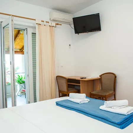 Zina Apartmants 로크바 로고즈니차