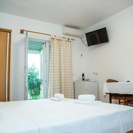 Zina Apartmants 로크바 로고즈니차