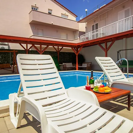 Zina Apartmants *